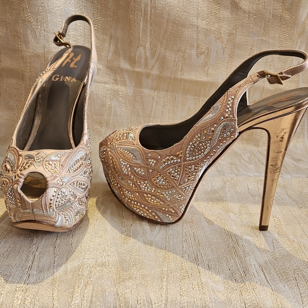 Embroidered Gold and Beige Beaded stilettos. Open Toe. Size 6